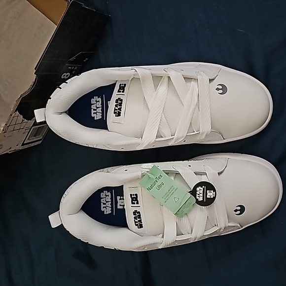 DC Shoe Company sneakers - Picture 3 of 6